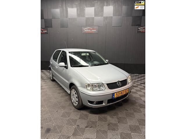 Grijs Gebruikt 2001 VW Polo Edition Hatchback | € 1.450 (Eerlijke prijs) - Afbeelding 1/4