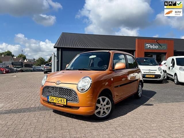 Rood Gebruikt 2006 Daihatsu Trevis Hatchback | € 1.950 (Goede deal) - Afbeelding 1/4