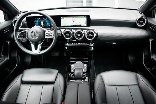 Occasion Mercedes A180 Business 136 PK (100 kW) 2023 Zwart Hatchback