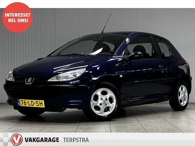 Blauw (metallic) Gebruikt 2002 Peugeot 206 Hatchback | € 999 (Goede deal) - Afbeelding 1/4