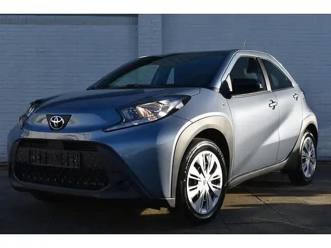 Grijs Gebruikt 2024 Toyota Aygo X Play SUV | € 22.499 (Duur) - Afbeelding 1/4