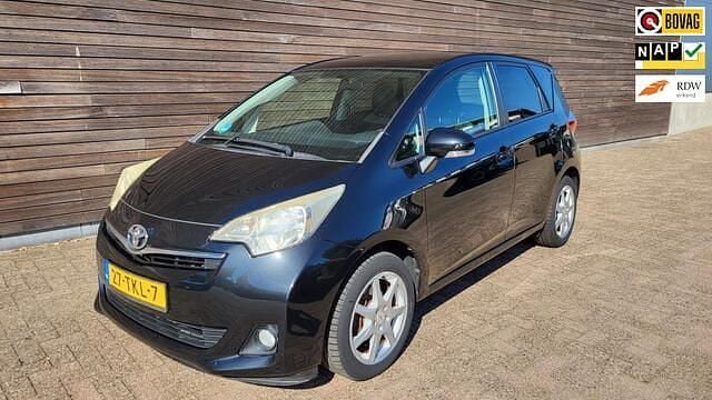 Zwart Gebruikt 2012 Toyota Verso-S MPV | € 7.950 (Eerlijke prijs) - Afbeelding 1/4
