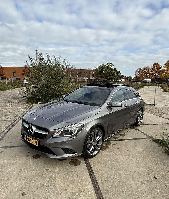 Grijs Gebruikt 2015 Mercedes CLA200 Shooting Brake Prestige Stationwagen | € 16.500 (Iets duurder) - Afbeelding 1/4