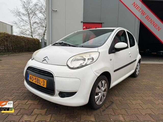 Wit Gebruikt 2011 Citroën C1 SELECTION Hatchback | € 4.249 (Eerlijke prijs) - Afbeelding 1/4