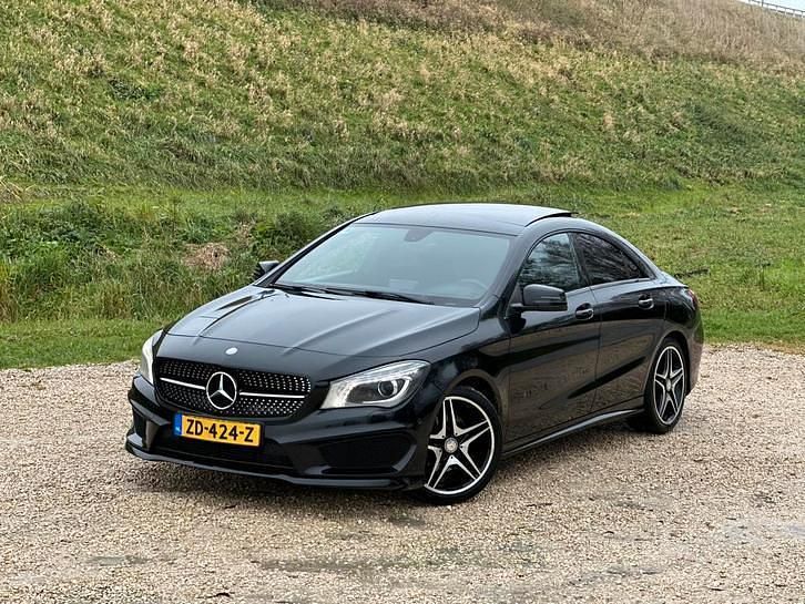 Zwart Gebruikt 2014 Mercedes CLA200 AMG line Sedan | € 13.995 (Eerlijke prijs) - Afbeelding 1/4