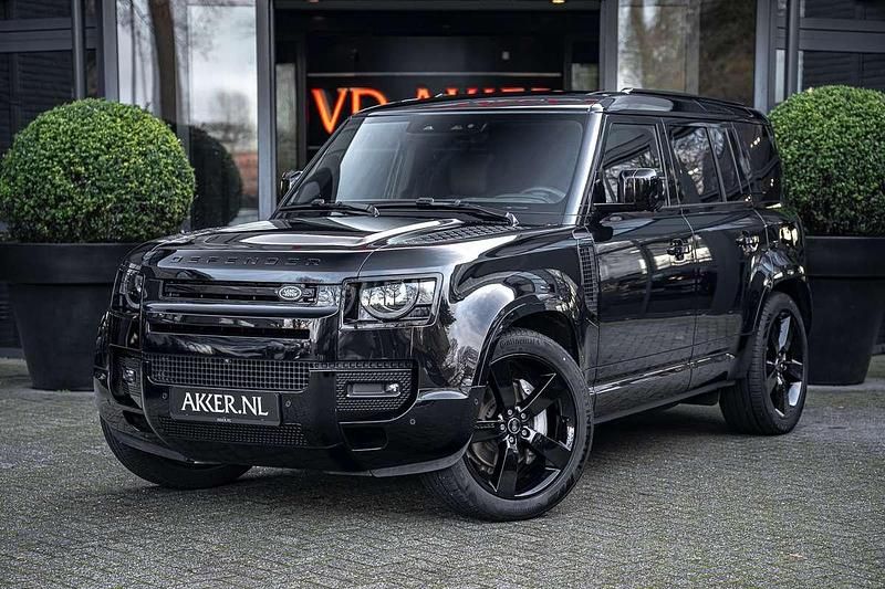Zwart (metallic) Occasion 2025 Land Rover Defender Black Edition SUV | € 118.880 - Afbeelding 1/4