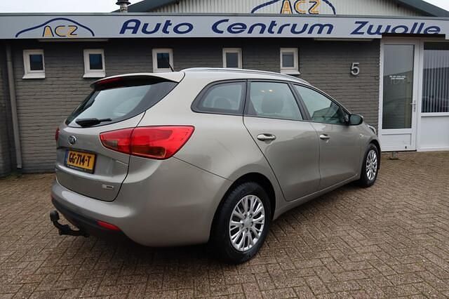 Occasion Kia Ceed Comfort 135 PK (99 kW) 2015 Grijs (metallic) Hatchback