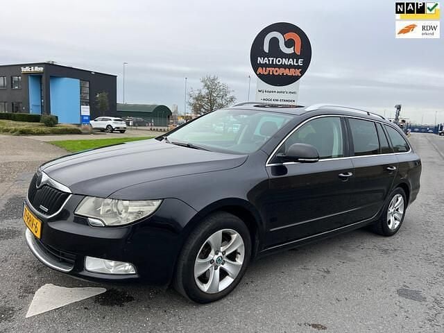 Zwart Gebruikt 2011 Skoda Superb Business Line Stationwagen | € 3.650 (Super prijs) - Afbeelding 1/4