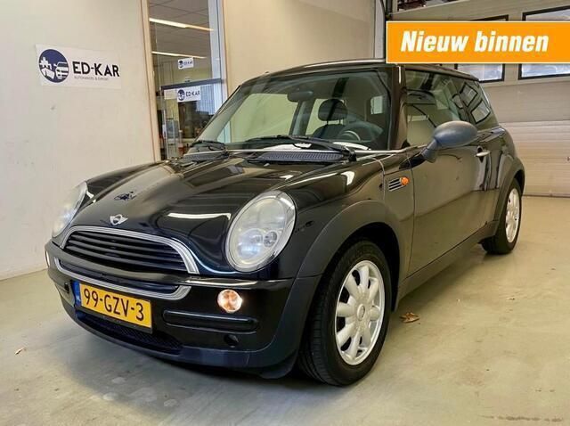 Zwart, metallic lak Gebruikt 2003 Mini ONE Pepper Hatchback | € 1.395 (Goede deal) - Afbeelding 1/4