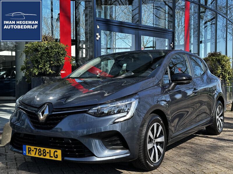 Grijs Gebruikt 2022 Renault Clio V Equilibre Hatchback | € 14.690 (Eerlijke prijs) - Afbeelding 1/3
