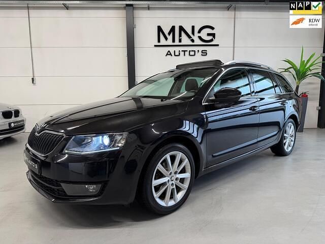 Zwart Gebruikt 2014 Skoda Octavia Stationwagen | € 8.695 (Iets duurder) - Afbeelding 1/4