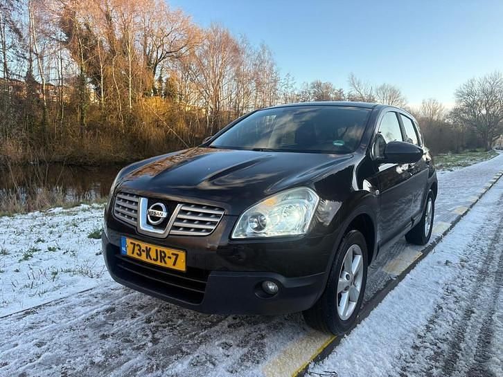 Paars Gebruikt 2010 Nissan Qashqai Visia SUV | € 3.250 (Eerlijke prijs) - Afbeelding 1/4