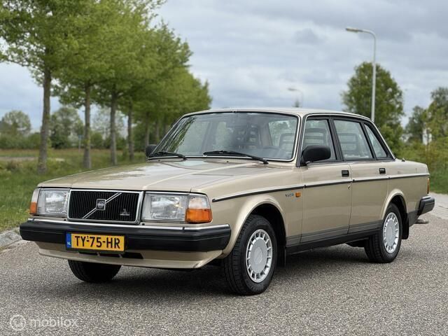 Beige Gebruikt 1989 Volvo 240 Sedan | € 6.950 - Afbeelding 1/4