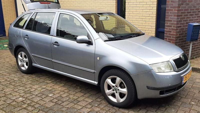 Zilver Occasion 2002 Skoda Fabia Comfort Stationwagen | € 549 (Eerlijke prijs) - Afbeelding 1/3