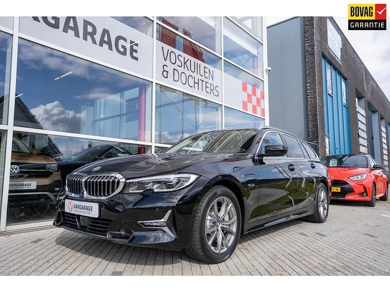 Zwart Gebruikt 2022 BMW 330 Luxury Line Stationwagen | € 35.950 (Goede deal) - Afbeelding 1/4