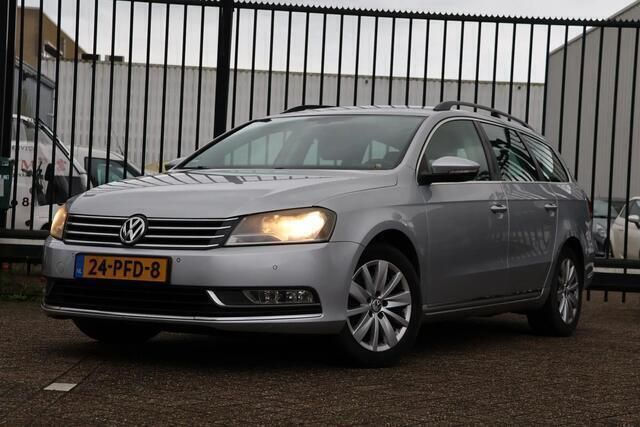 Grijs Gebruikt 2011 VW Passat Stationwagen | € 4.995 (Iets duurder) - Afbeelding 1/4