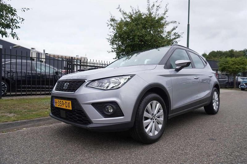 Grijs Gebruikt 2020 Seat Arona Style SUV | € 15.945 (Eerlijke prijs) - Afbeelding 1/4