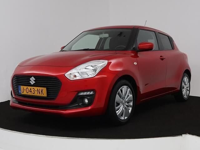 Rood Gebruikt 2020 Suzuki Swift Hatchback | € 14.945 (Goede deal) - Afbeelding 1/4