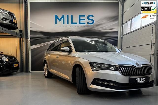 Grijs Gebruikt 2022 Skoda Superb Business Line Stationwagen | € 26.895 (Goede deal) - Afbeelding 1/4