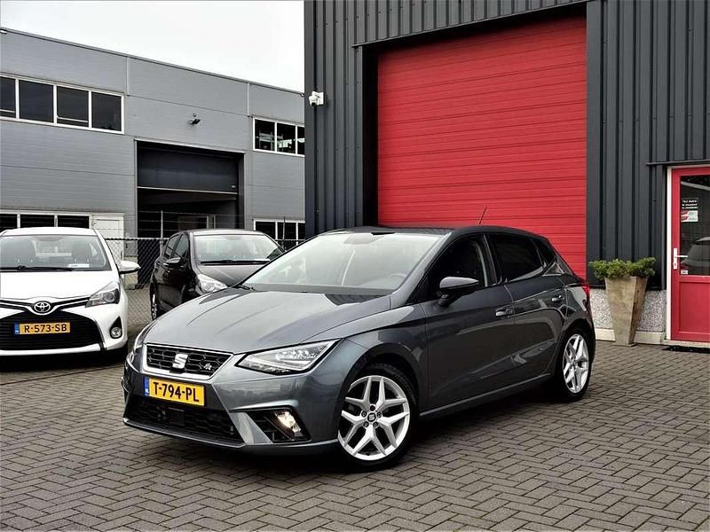 Grijs, metallic lak Gebruikt 2017 Seat Ibiza Business Hatchback | € 13.499 (Eerlijke prijs) - Afbeelding 1/4