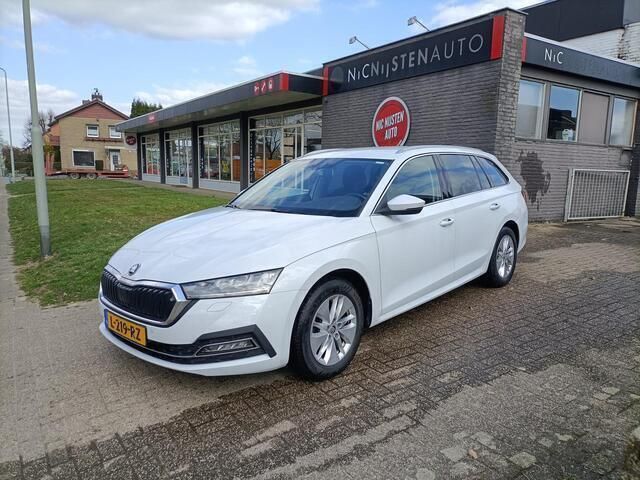 Wit Gebruikt 2020 Skoda Octavia Stationwagen | € 18.750 (Eerlijke prijs) - Afbeelding 1/4