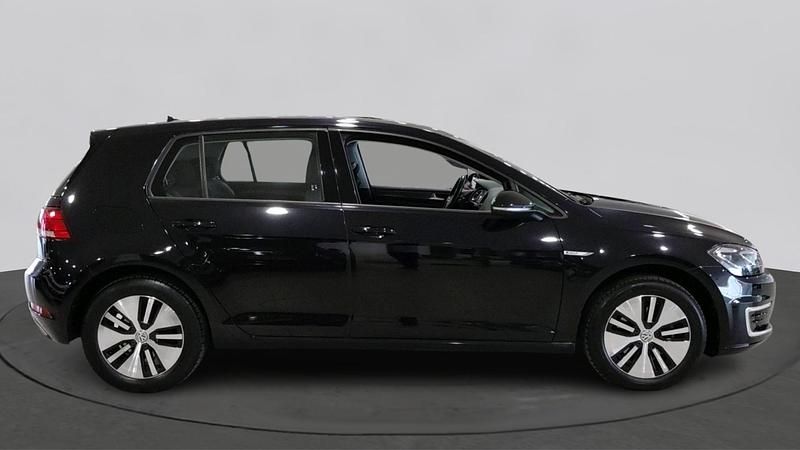 Occasion VW e-Golf 100 kW (136 PK) 2020 Deep black pareleffectlak Hatchback