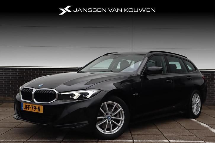 Zwart Occasion 2022 BMW 320 Stationwagen | € 30.450 (Eerlijke prijs) - Afbeelding 1/4