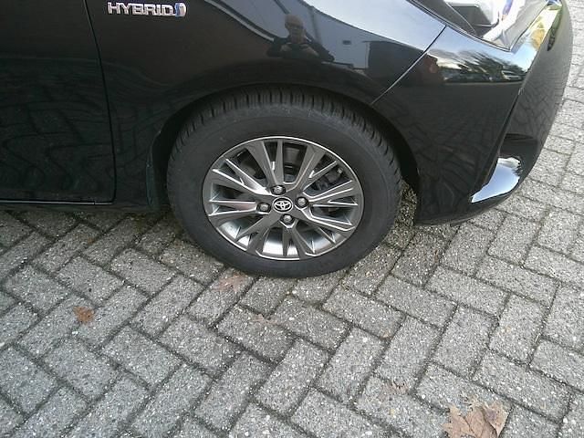Occasion Toyota Yaris Hybrid 2017 Zwart (metallic) Hatchback