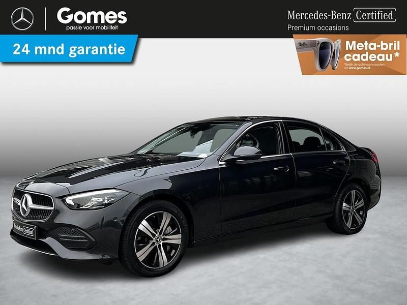 Grijs, metallic lak Occasion 2023 Mercedes C300e Luxury Sedan | € 41.950 (Super prijs) - Afbeelding 1/4