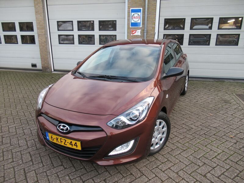 Bruin Gebruikt 2012 Hyundai i30 Hatchback | € 6.950 (Eerlijke prijs) - Afbeelding 1/4