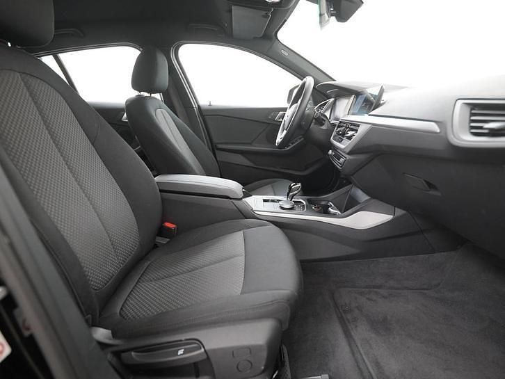 Occasion BMW 118 Executive 140 PK (102 kW) 2022 Blacksapphire metallic (475) Hatchback