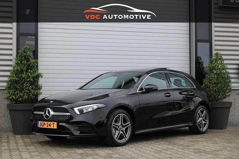 Zwart Gebruikt 2022 Mercedes A250 AMG Hatchback | € 25.950 (Goede deal) - Afbeelding 1/4