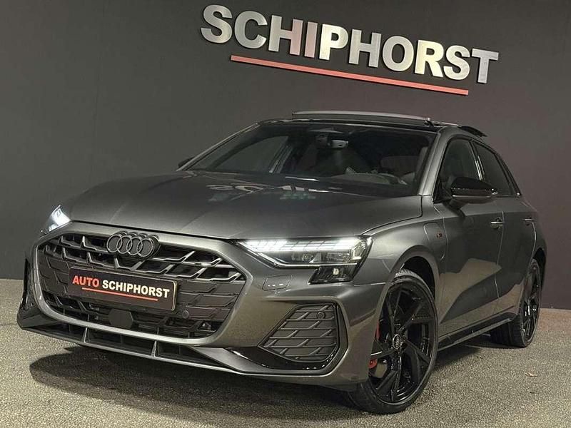 Grijs Nieuw 2025 Audi A3 Sportback e-tron Hatchback | € 54.899 (Duur) - Afbeelding 1/4