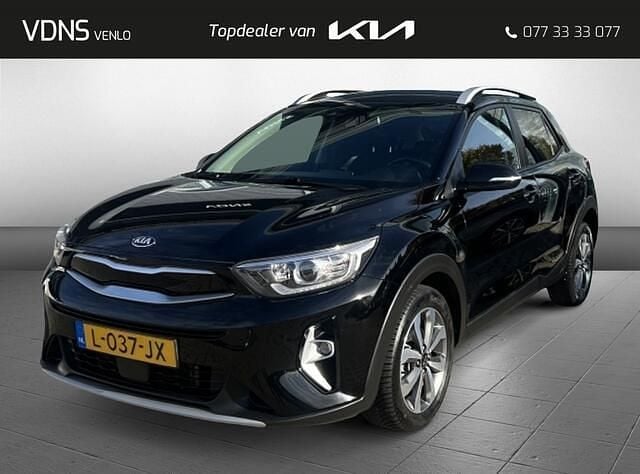 Zwart (metallic) Gebruikt 2021 Kia Stonic SUV | € 17.450 (Eerlijke prijs) - Afbeelding 1/4