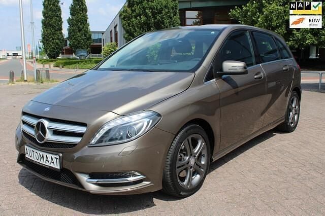 Grijs Gebruikt 2014 Mercedes B200 Prestige MPV | € 14.500 (Eerlijke prijs) - Afbeelding 1/4