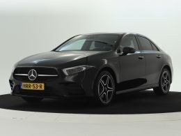 Donker nachtzwart Gebruikt 2021 Mercedes A250 Sedan | € 30.945 (Eerlijke prijs) - Afbeelding 1/4
