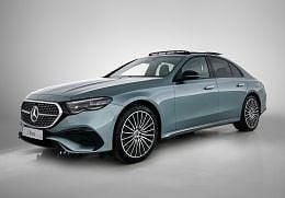 Licht verdezilver metaalkleur metallic Nieuw 2025 Mercedes 300 Sport Edition Sedan | € 82.916 (Eerlijke prijs) - Afbeelding 1/4