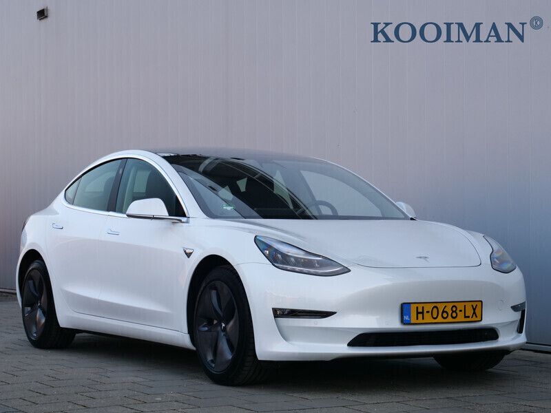 Wit, metallic lak Gebruikt 2020 Tesla Model 3 Long Range Sedan | € 26.995 (Eerlijke prijs) - Afbeelding 1/4