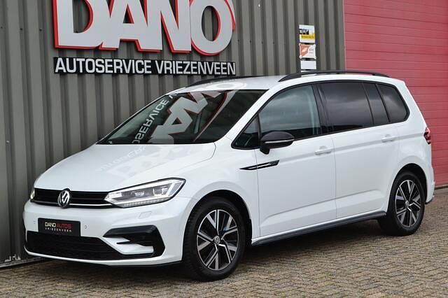 Wit Occasion 2020 VW Touran Highline MPV | € 26.950 (Eerlijke prijs) - Afbeelding 1/4
