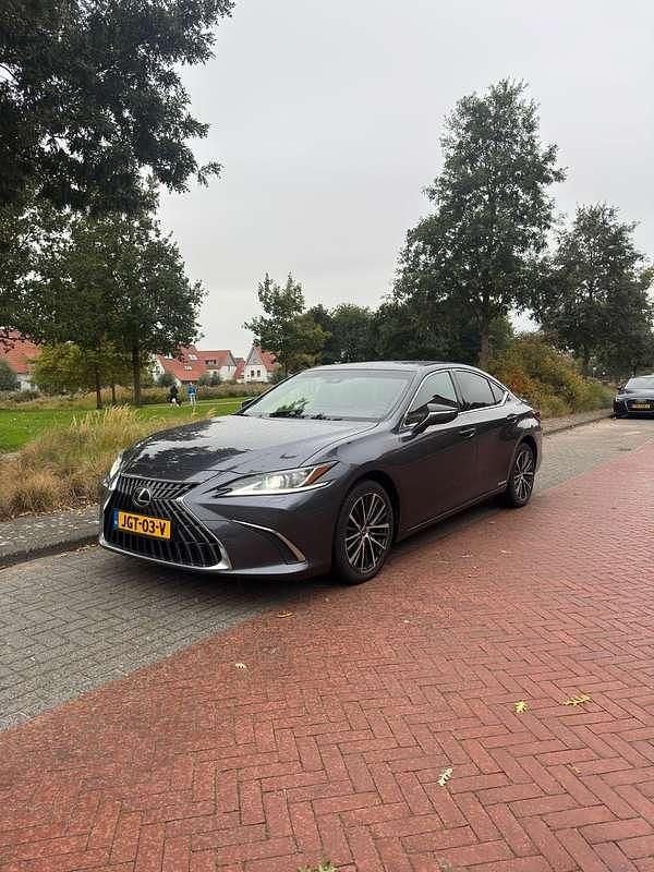 Grijs Gebruikt 2022 Lexus ES300 Business Edition Sedan | € 27.490 (Super prijs) - Afbeelding 1/4