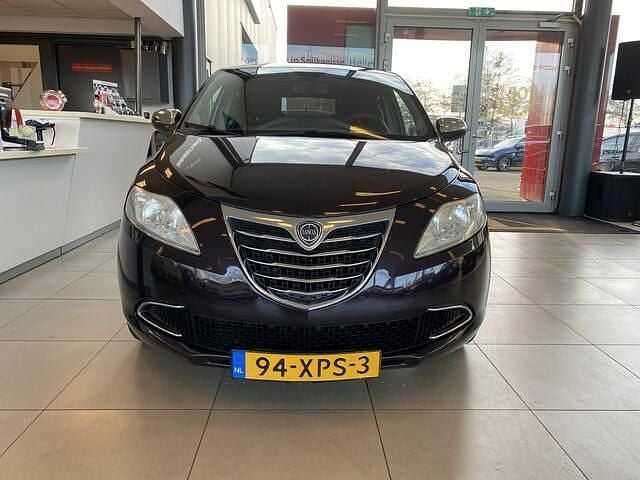 Occasion Lancia Ypsilon Gold 86 PK (63 kW) 2012 Paars (metallic) Hatchback