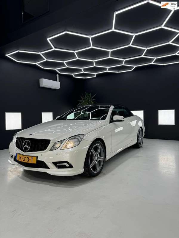 Wit, metallic lak Gebruikt 2010 Mercedes E500 AMG Cabriolet | € 19.950 - Afbeelding 1/4