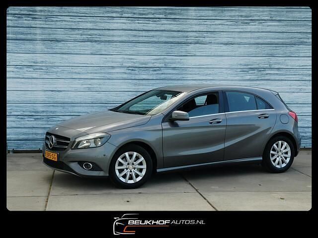 Grijs (metallic) Gebruikt 2014 Mercedes A180 Hatchback | € 9.950 (Goede deal) - Afbeelding 1/4