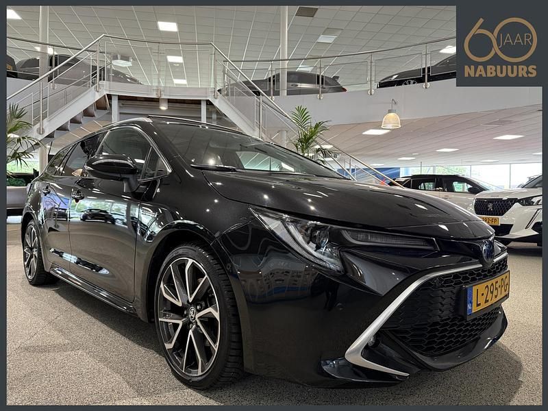 Zwart Gebruikt 2021 Toyota Corolla Executive Stationwagen | € 28.750 (Iets duurder) - Afbeelding 1/4