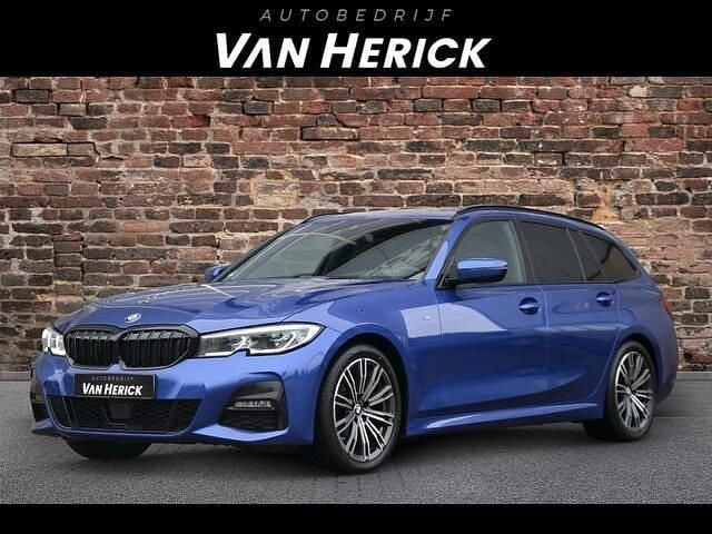 Blauw Gebruikt 2022 BMW 318 M Sport Stationwagen | € 34.945 (Iets duurder) - Afbeelding 1/4