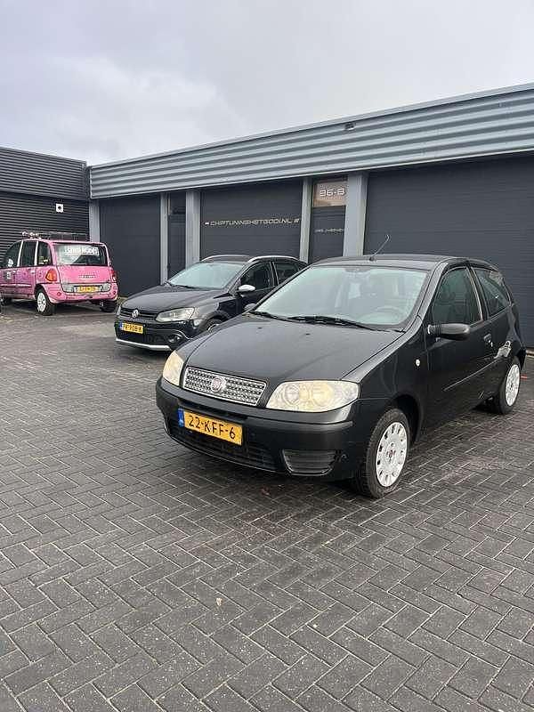 Zwart Gebruikt 2009 Fiat Punto Active Hatchback | € 1.250 (Goede deal) - Afbeelding 1/4