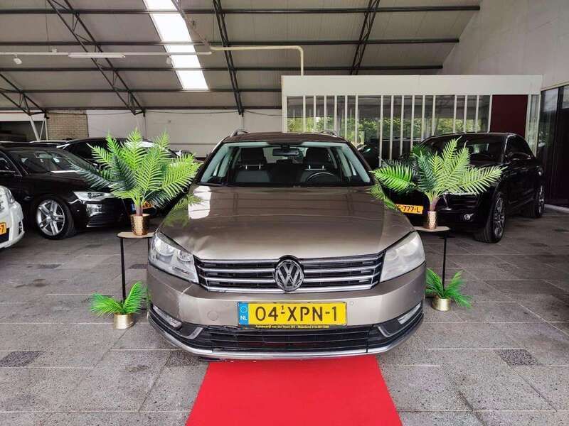 Bruin Gebruikt 2012 VW Passat Highline Stationwagen | € 3.250 (Super prijs) - Afbeelding 1/3