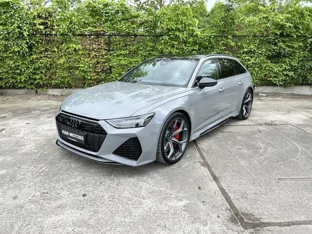 Grijs Nieuw 2024 Audi RS6 Performance Stationwagen | € 131.995 - Afbeelding 1/4