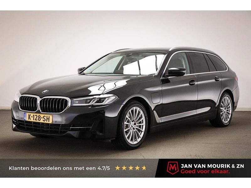 Zwart Occasion 2021 BMW 530 Comfort Edition Stationwagen | € 27.450 (Goede deal) - Afbeelding 1/4