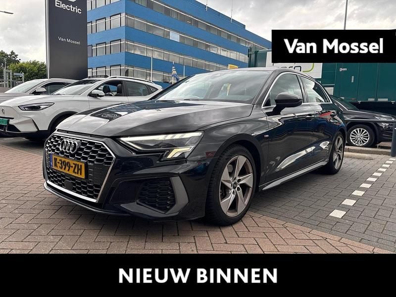 Zwart Gebruikt 2021 Audi A3 Sportback S-Line Hatchback | € 24.900 (Goede deal) - Afbeelding 1/4